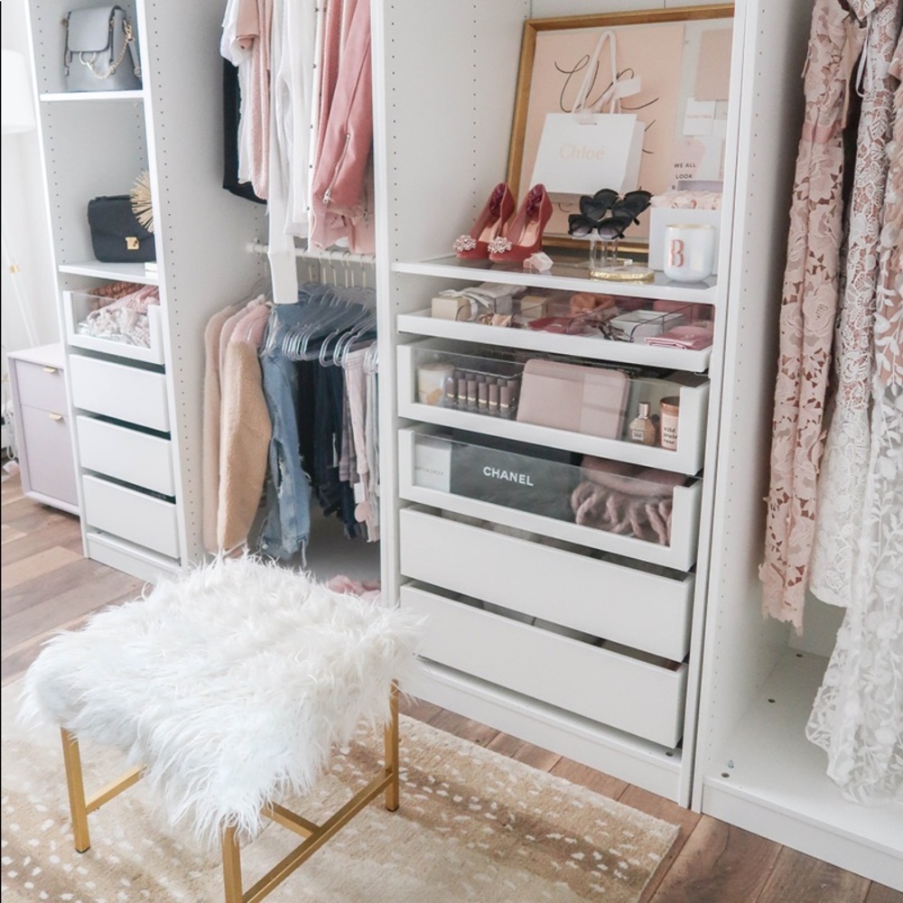 CHECKOUT MY CLOSET